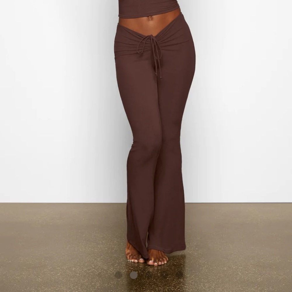 skims SOFT LOUNGE RUCHED PANT
